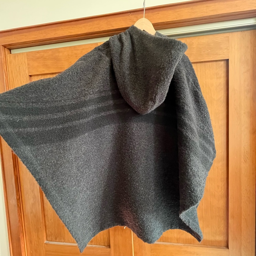 Aritzia TNA Poncho - Picture 5 of 6